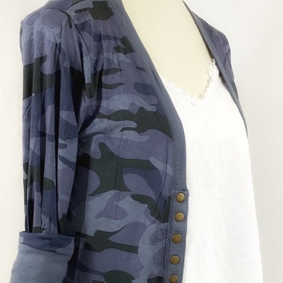 LAST ONE !💥 Very well made ! Blue camo button down cardigan - Picture 4 of 6